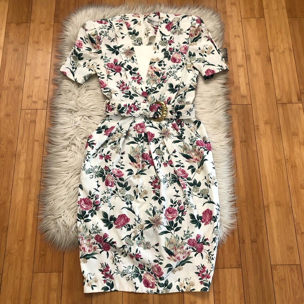 Vintage 70s 80s S.L. Petites Floral Chelsea Belted Short Sleeves White Dress 8